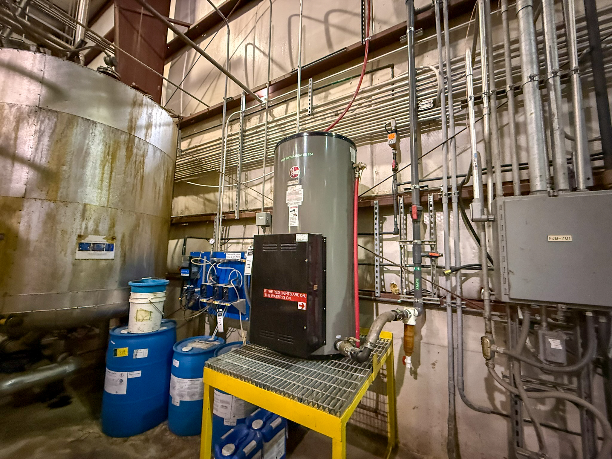 WATER TREATMENT AND WATER HEATING SYSTEM 〈149 - 25230-1〉