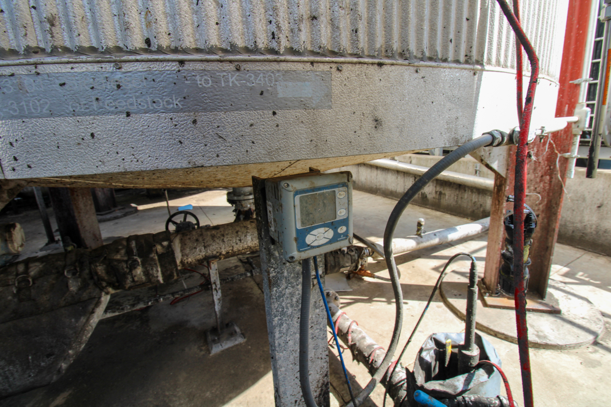 REACTORS AND PUMPS IN PRE-TREATMENT AREA (161 - 25230-1)