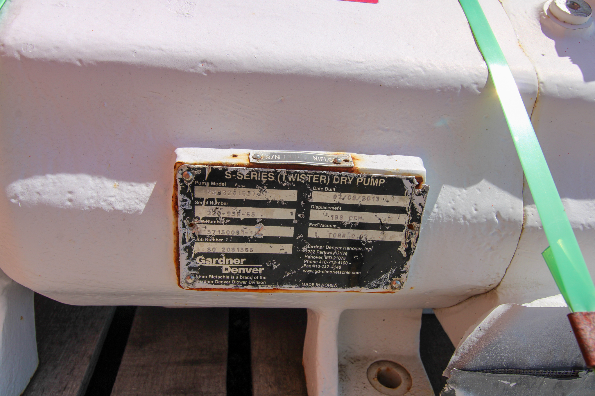 VACUUM PUMP (188 - 25230-1)