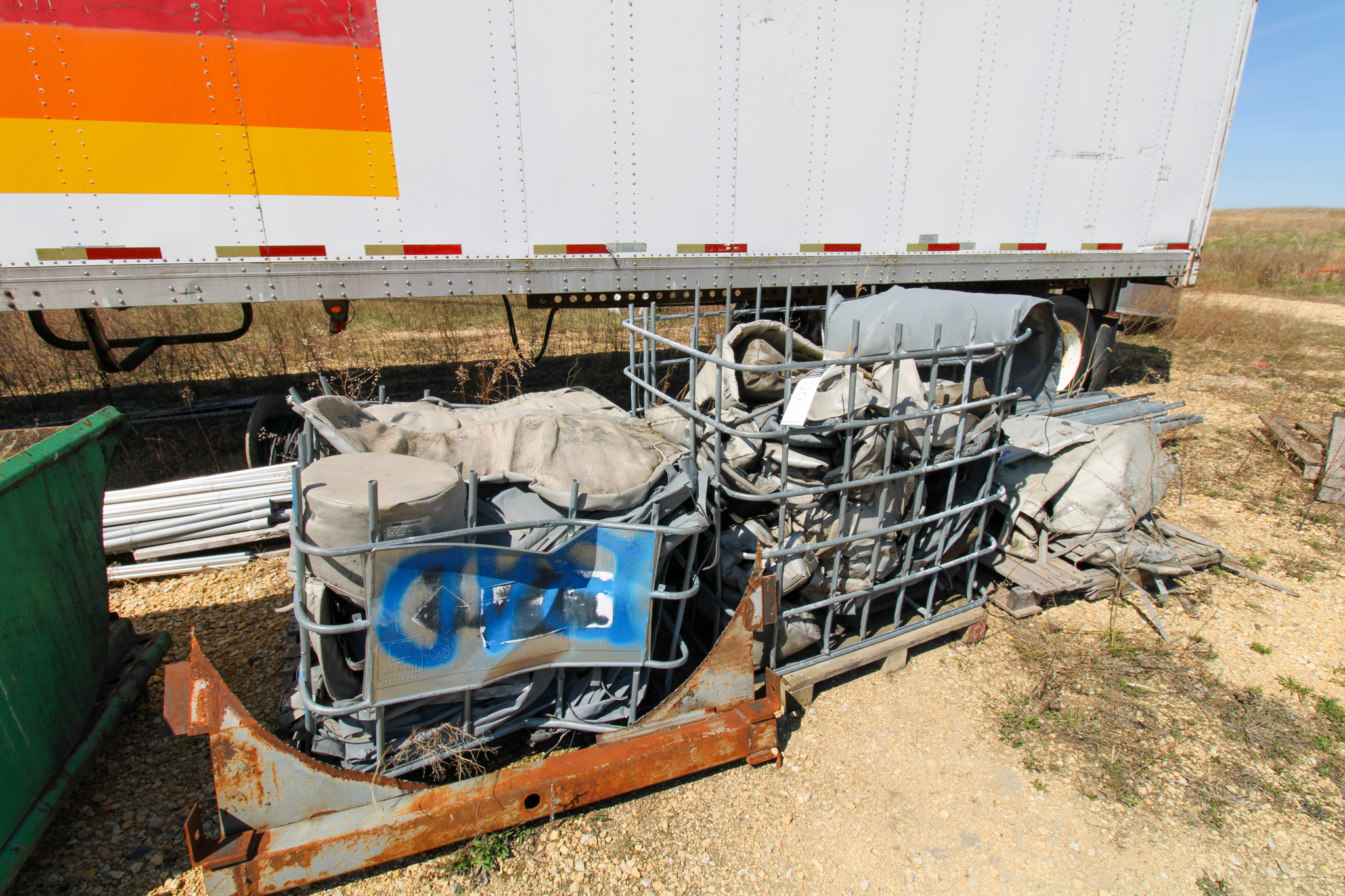 MISCELLANEOUS ITEMS NEAR DRY VAN TRAILER (201 - 25230-1)
