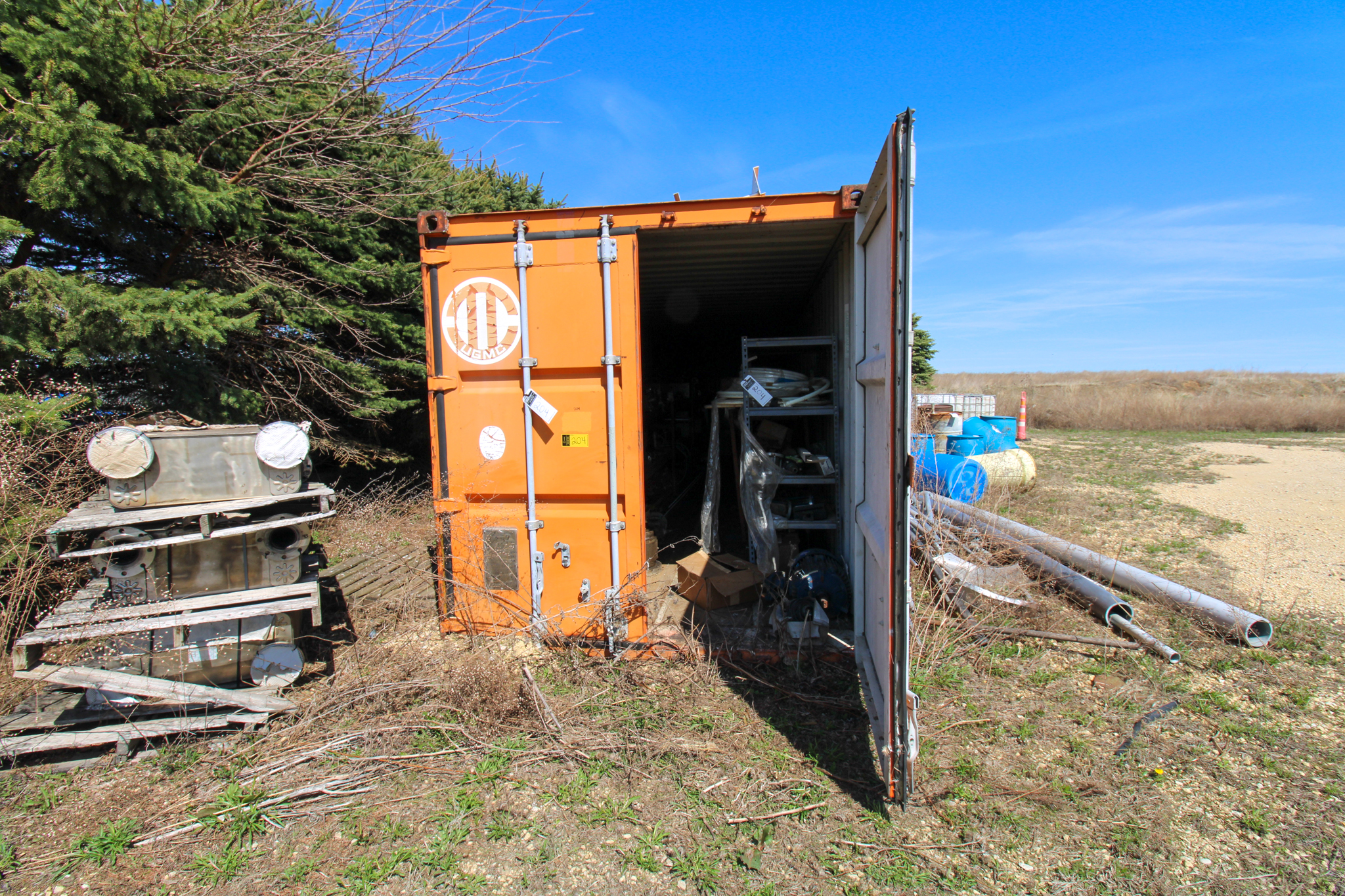 SHIPPING CONTAINER AND CONTENTS (204 - 25230-1)